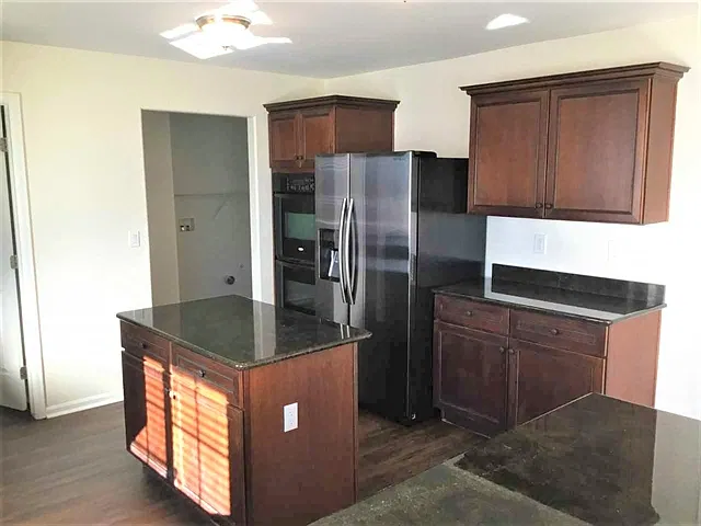 4 bed, 2.5 bath, 2079 sqft, $3,165 — Photo 2