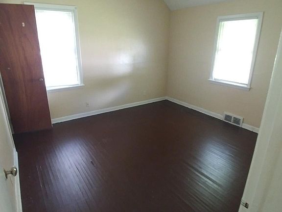 5th image of 923 Oakley Ave