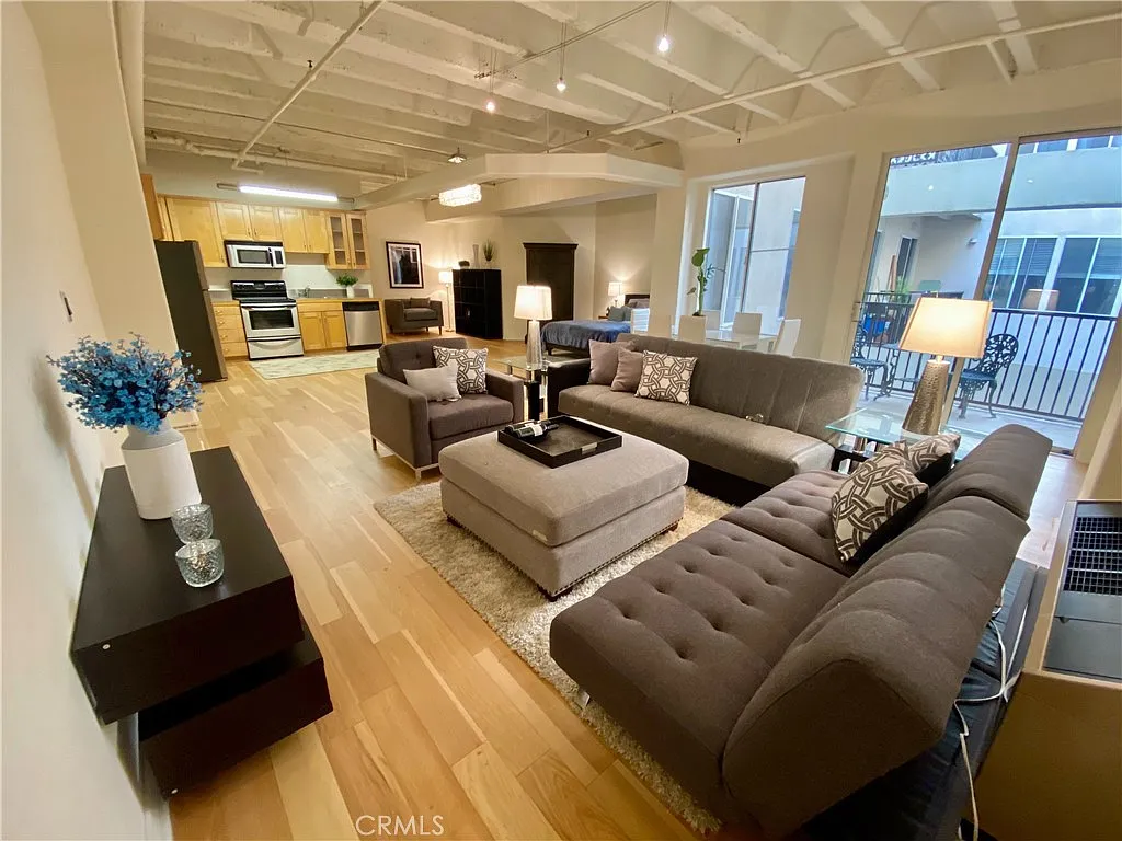 1 bed, 840 sqft, $2,000 — Photo 4