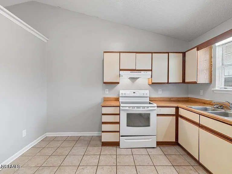 424 Singletree Dr — Photo 8