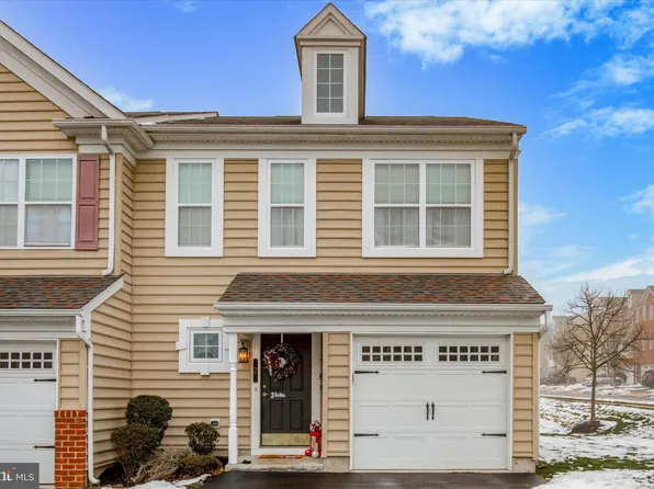 2 Rosy Ridge Ct, Telford, PA 18969