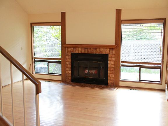 4th image of 1631 159th Pl NE