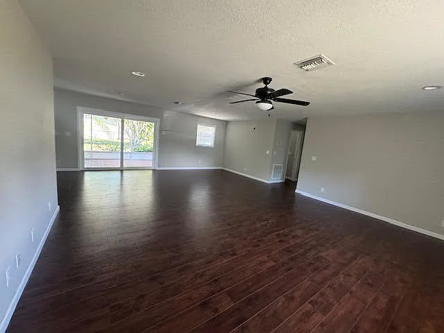 709 SE Alamanda Way — Photo 8