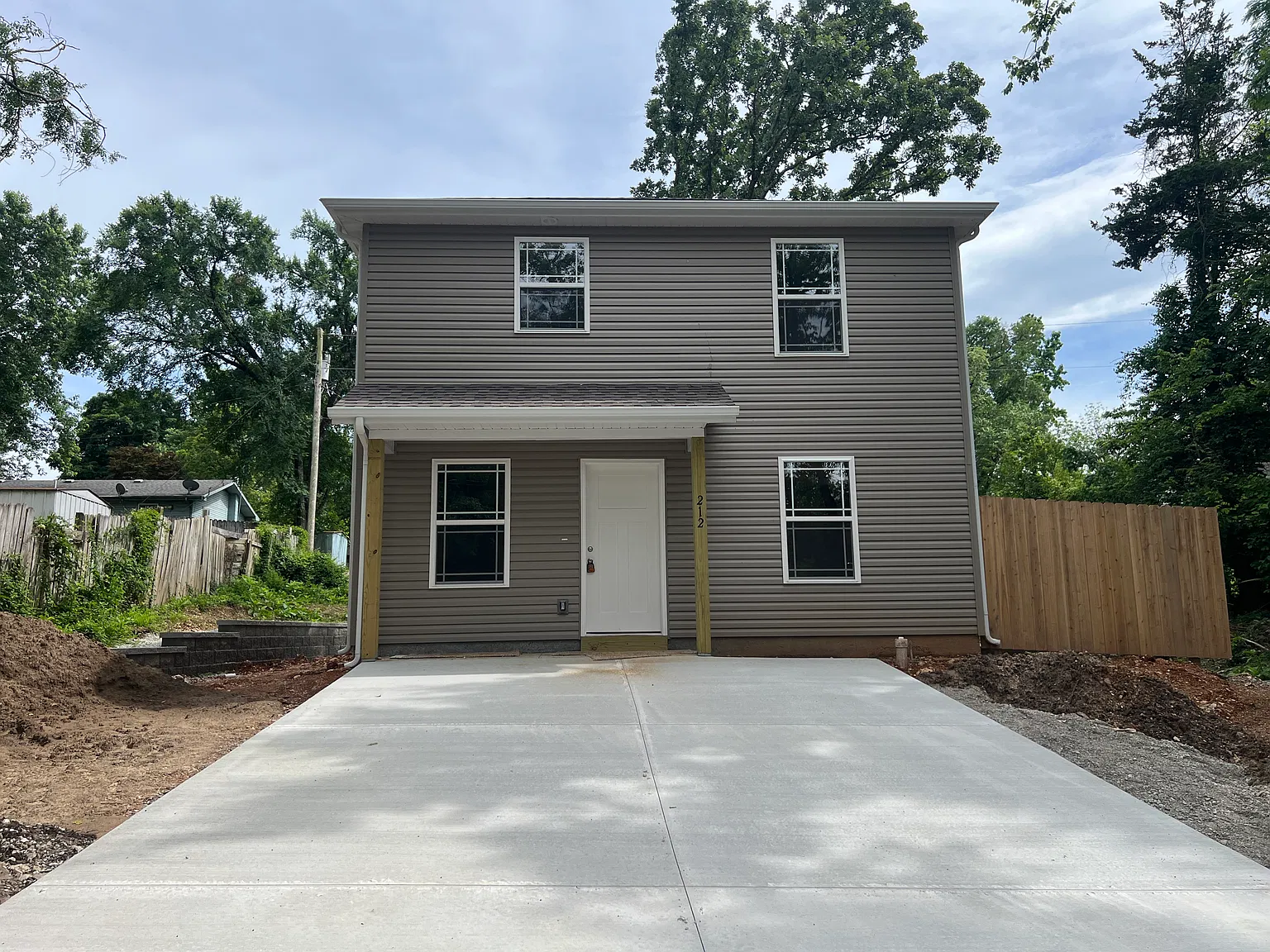 4 bed, 2.5 bath, 1440 sqft, $1,700 — Photo 1
