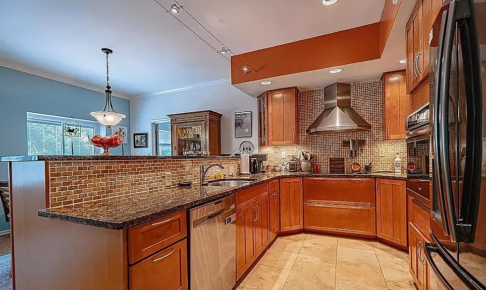 3 bed, 1000 sqft, $1,006 — Photo 4