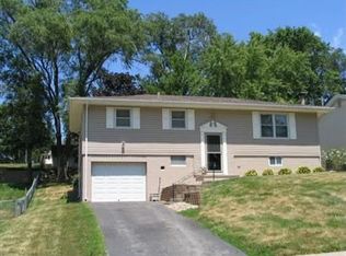 9204 Grand Ave, Omaha, NE 68134