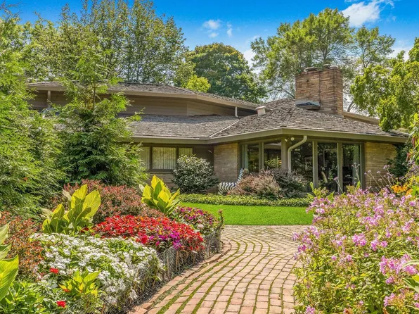 1530 West Cedar LANE, River Hills, WI 53217