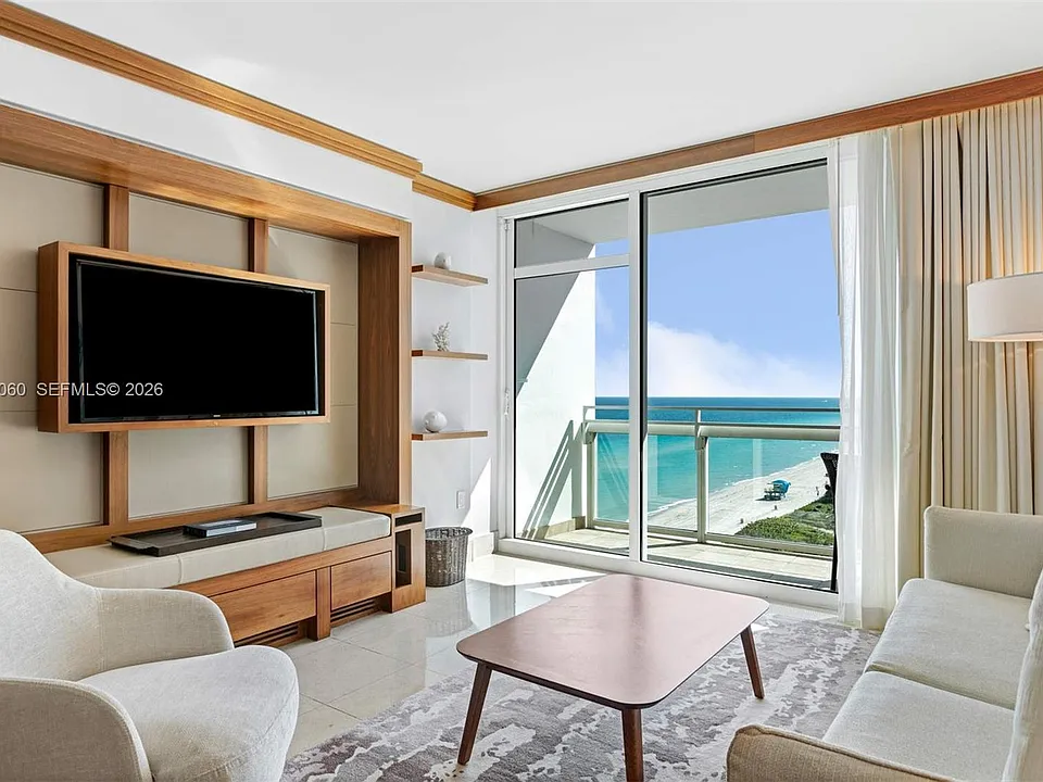 6801 Collins Ave #920
