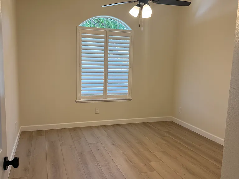 845 E Green Acres Dr — Photo 18