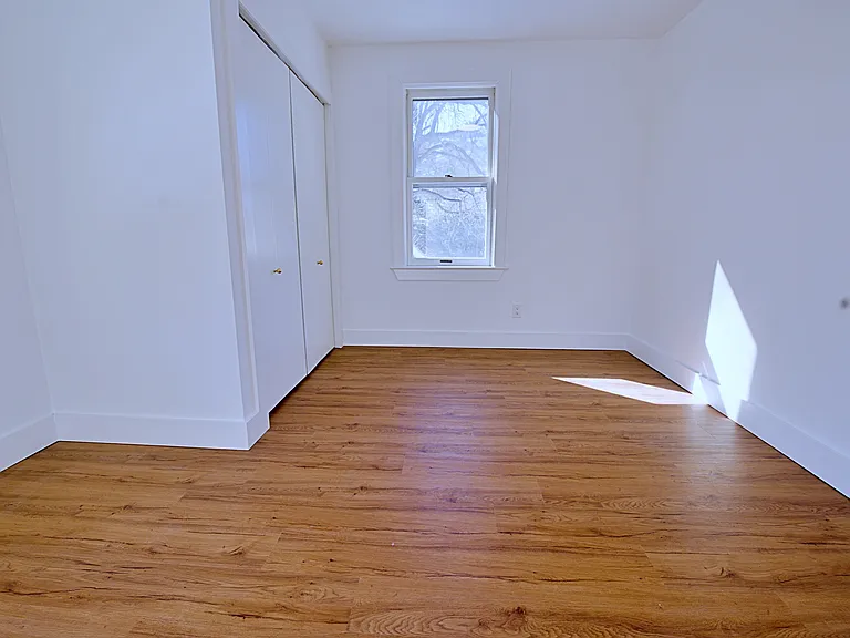 16 Clarke St — Photo 2