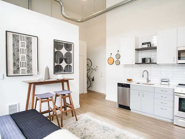 2320 N Vancouver Ave #105 — Photo 6