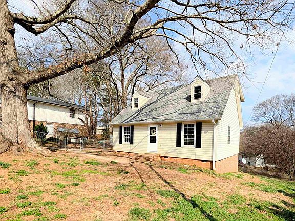 2nd image of 307 Jamestown Rd