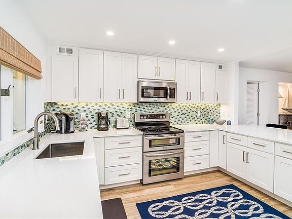 3rd image of 8430 Oceanside Dr APT E11