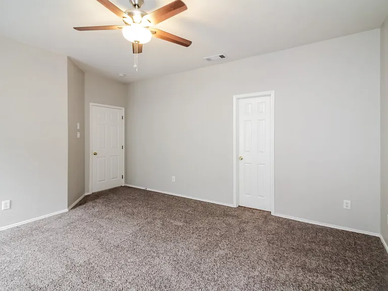 2841 Saint Croix Ave — Photo 12