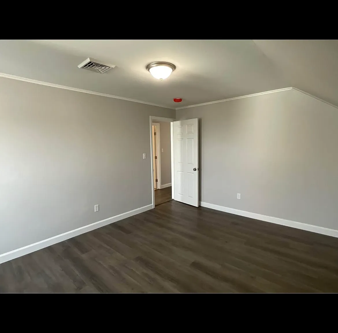 3 bed, 1300 sqft, $1,700 — Photo 1