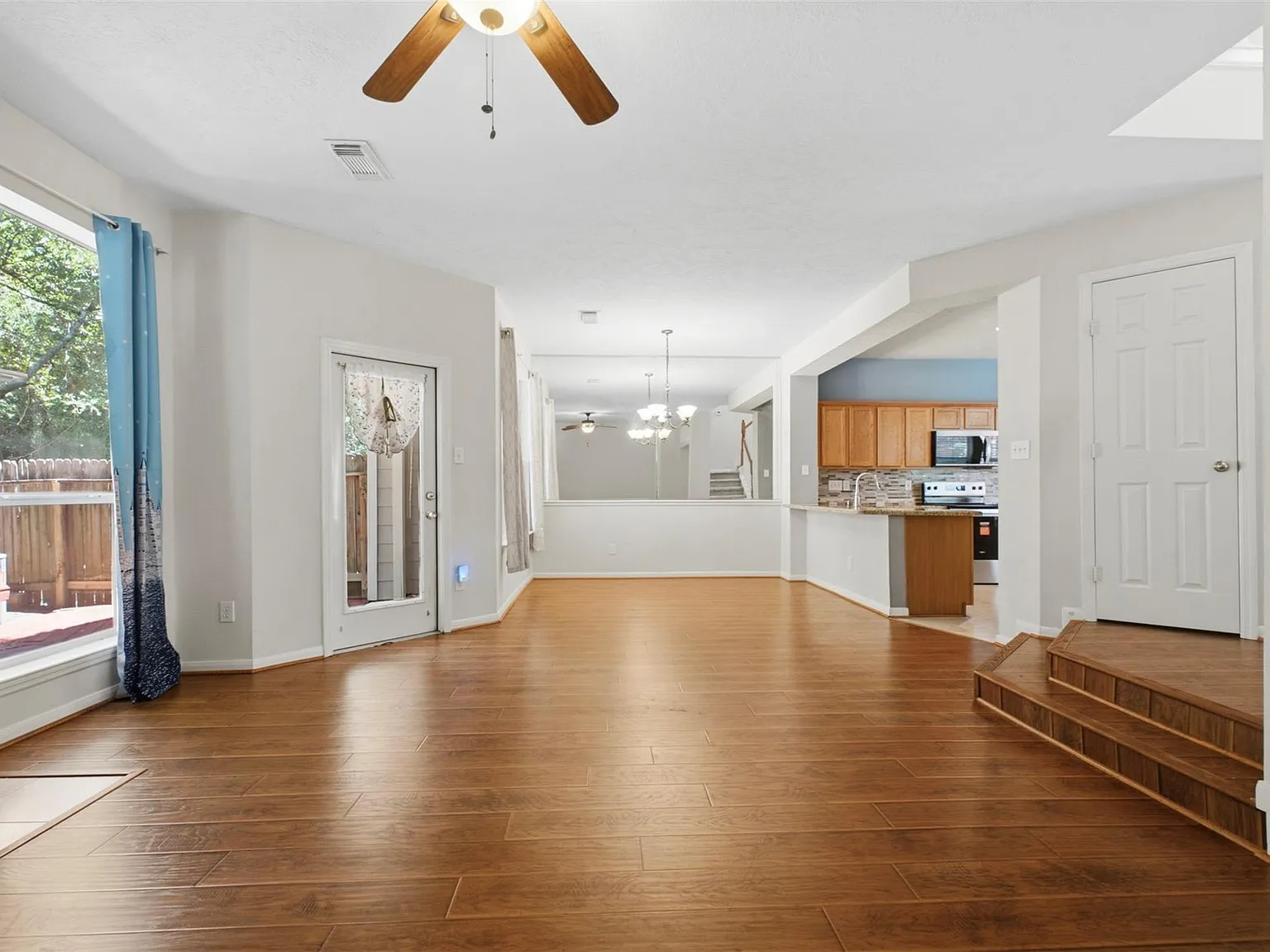 3 bed, 2.5 bath, 2031 sqft, $2,200 — Photo 4