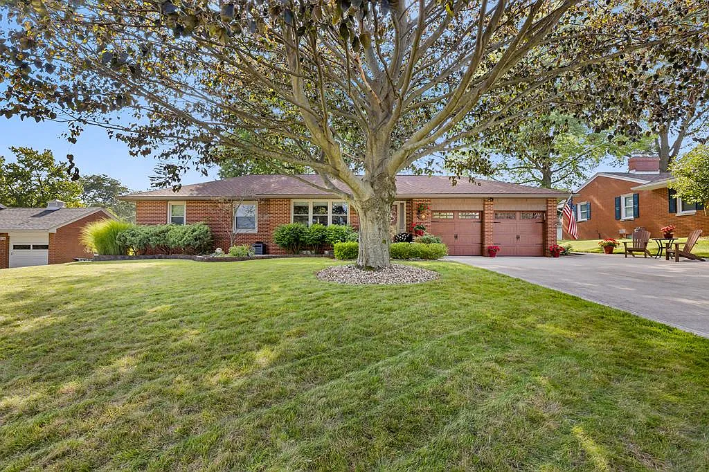 1146 Laurelwood Rd photo 1