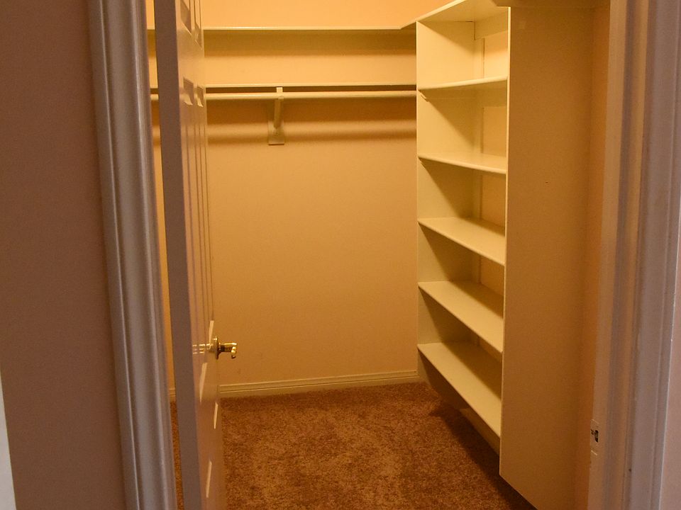 walking master closet