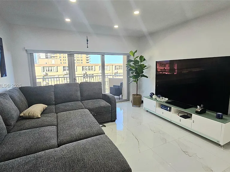 1950 S Ocean Dr #3D — Photo 15