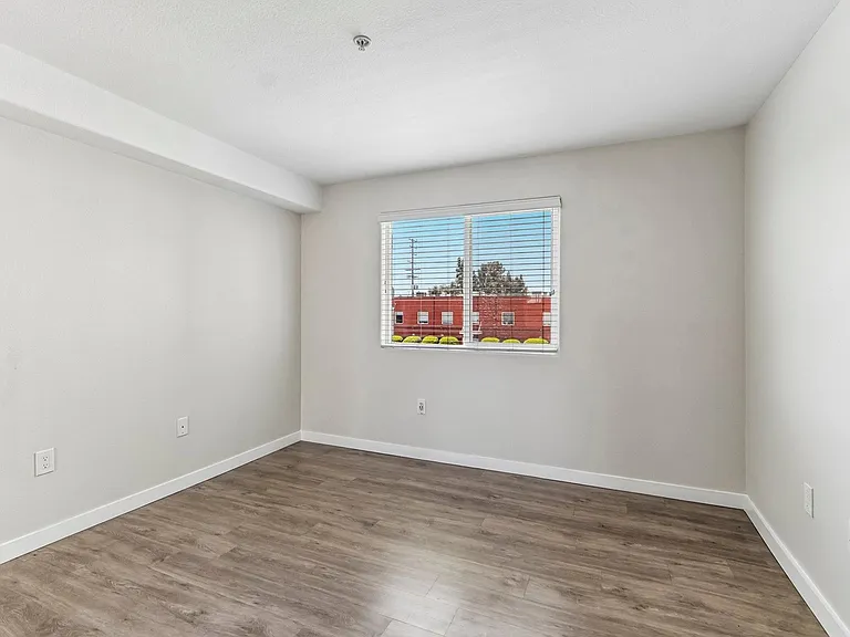 18425 Malden St #401 — Photo 35