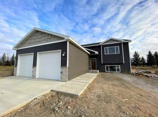305 6th Ave SW, Surrey, ND 58785