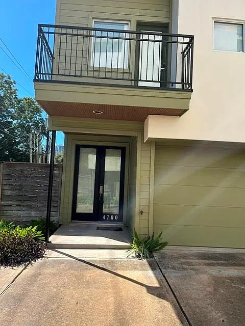 3 bed, 3.5 bath, 2501 sqft, $2,750 — Photo 2
