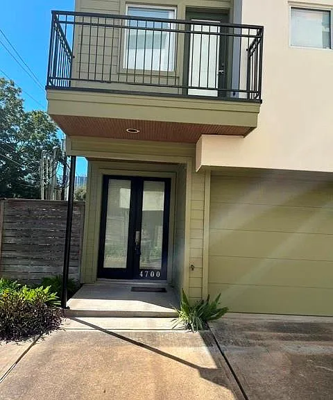 4700 Austin St — Photo 2