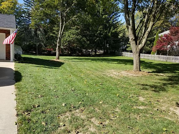 2nd image of 164 Budlong St