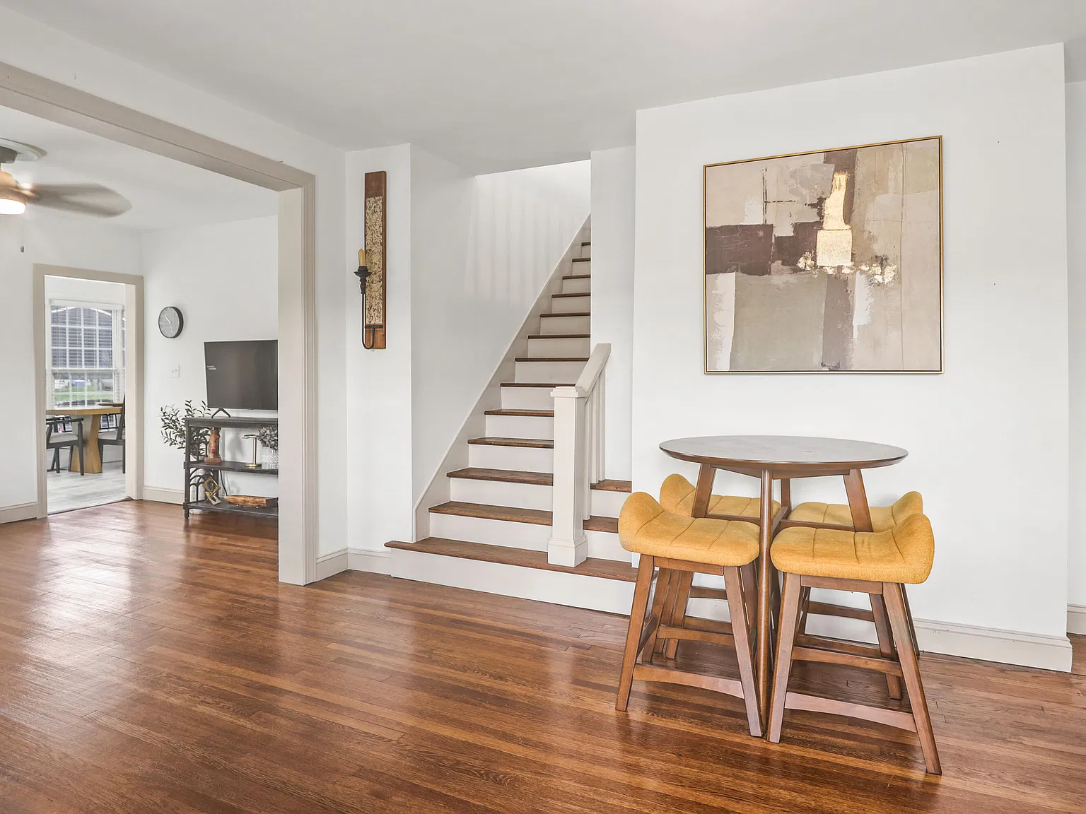 4 bed, 1.0 bath, 1408 sqft, $2,500 — Photo 2