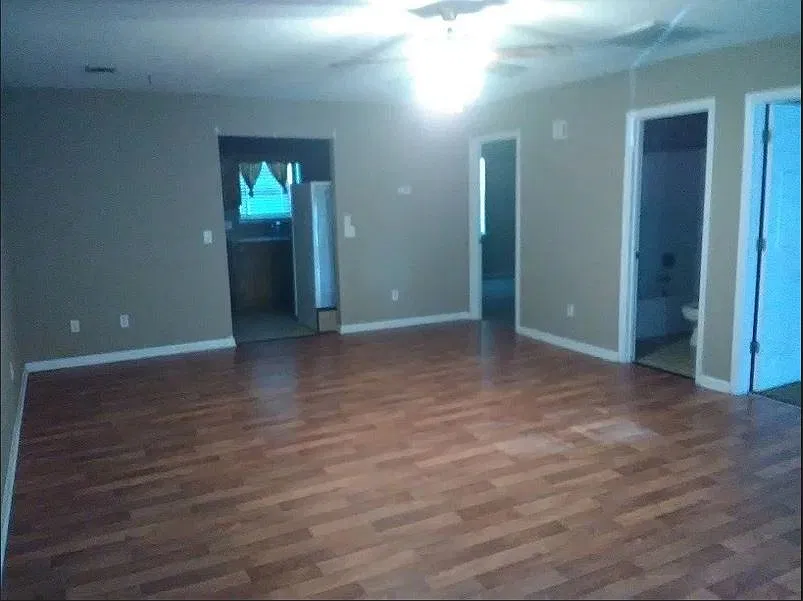 3 bed, $1,100 — Photo 3