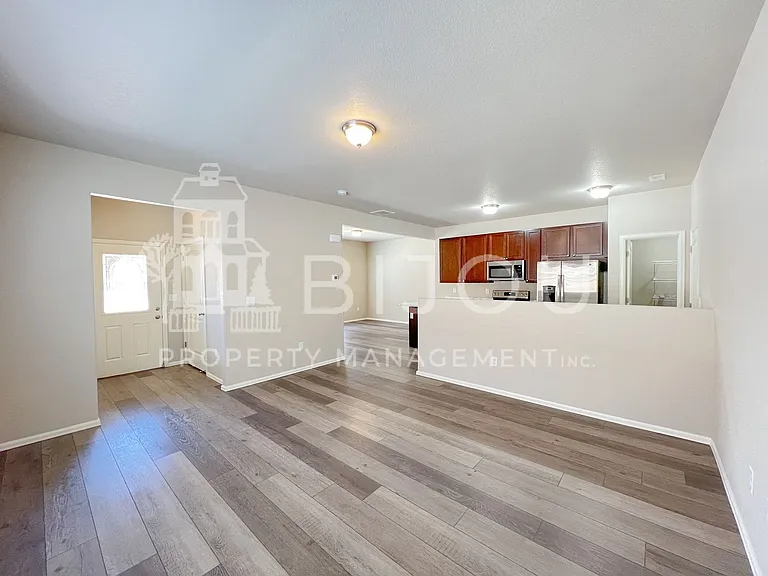 7673 Silver Larch Point — Photo 3