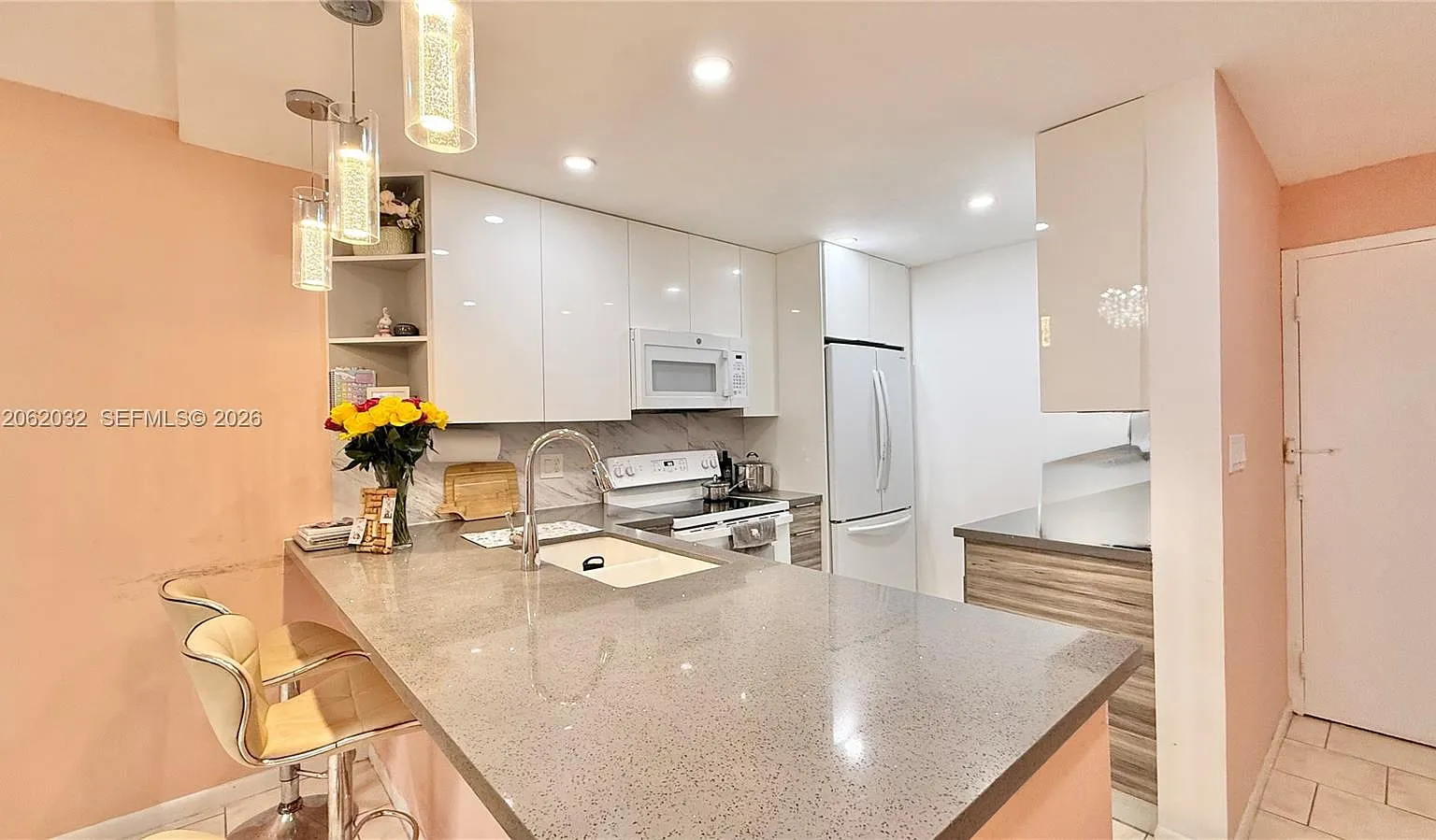 Dixiana Condo — Photo 2