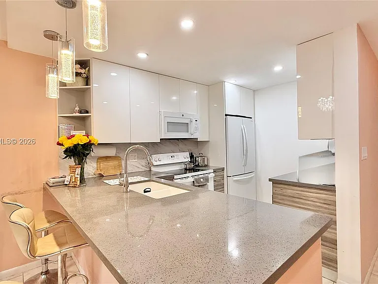 1830 Dixianna St #603 — Photo 2