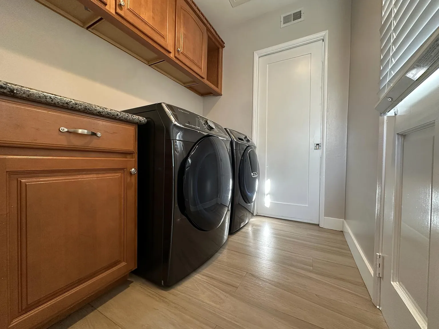 4 bed, 2.5 bath, 2157 sqft, $6,350 — Photo 4