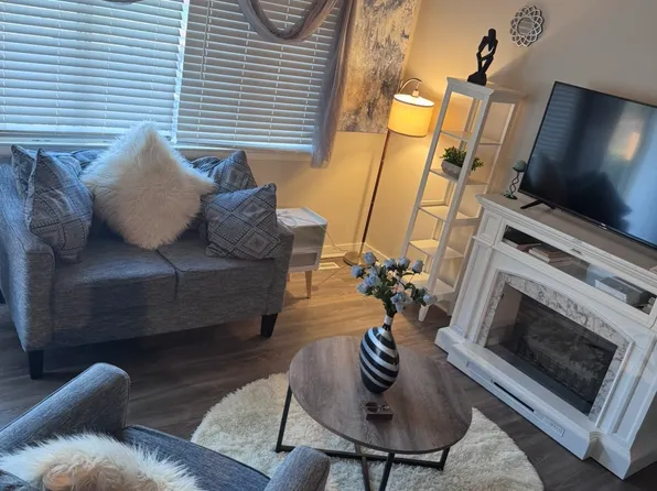 5040 Labelle Dr, Columbus, OH 43232