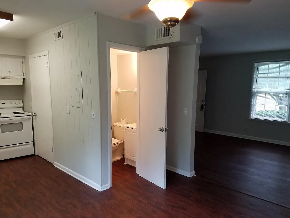 3 bed, 1.5 bath, 1092 sqft, $1,795 — Photo 3