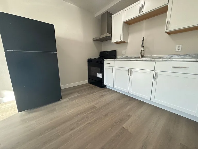 2119 Arbor St — Photo 17