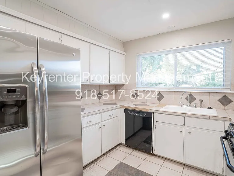 205 E Marshall St — Photo 8