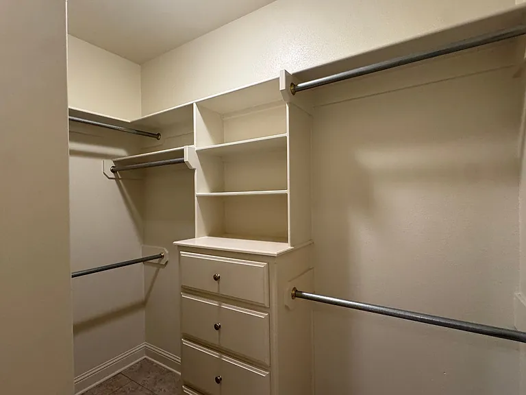 9100 Shadow Oak Dr — Photo 24