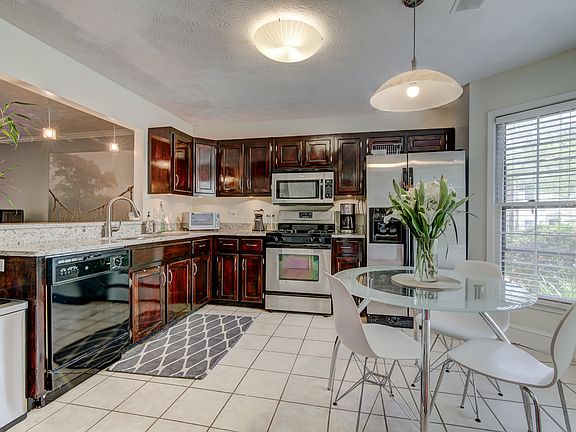 3rd image of 288 Shaded Oaks Ln SE
