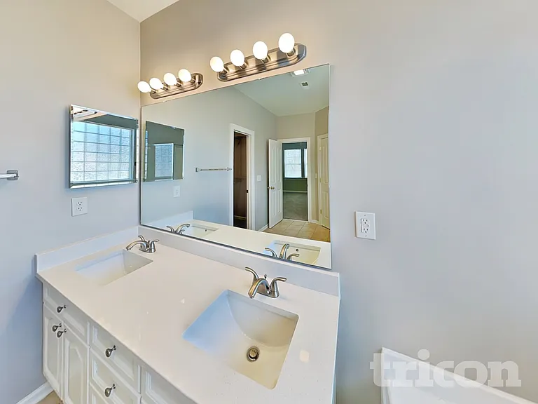 5801 Crimson Oak Ct — Photo 9