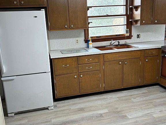 5th image of 571 Beech Ave