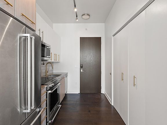 3rd image of 515 Church St Unit 3311
