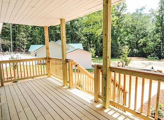 3rd image of 231 Northwoods Trl
