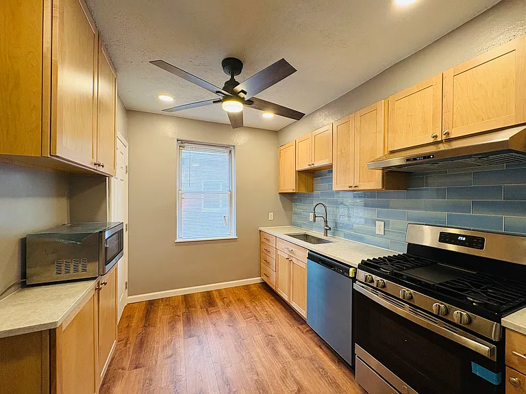 8751 Bridgeport Ave — Photo 10