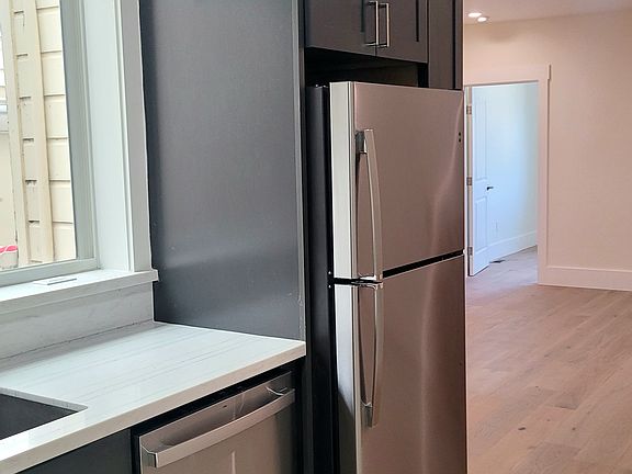 4th image of 1616 Taylor St #B