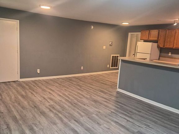 5th image of 1700 Lewis Ave