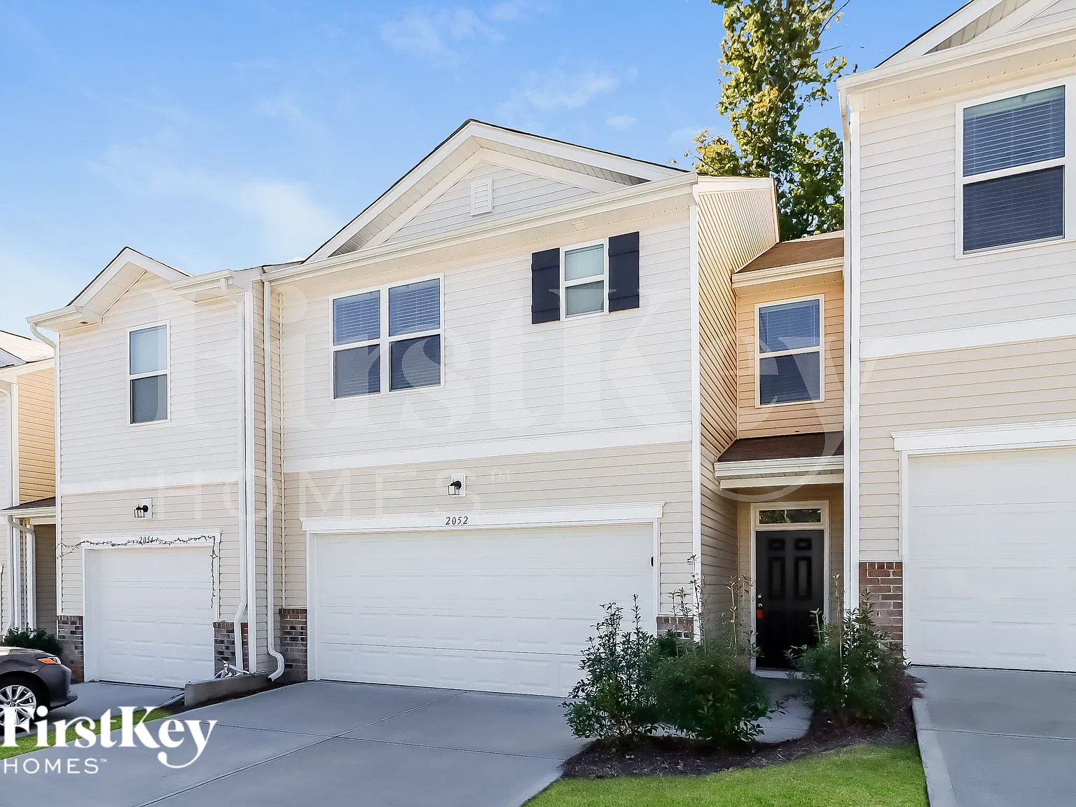 3 bed, 2.5 bath, 1817 sqft, $2,325 — Photo 3