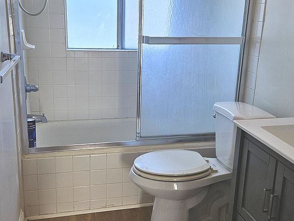 4th image of 2692 Sacramento St