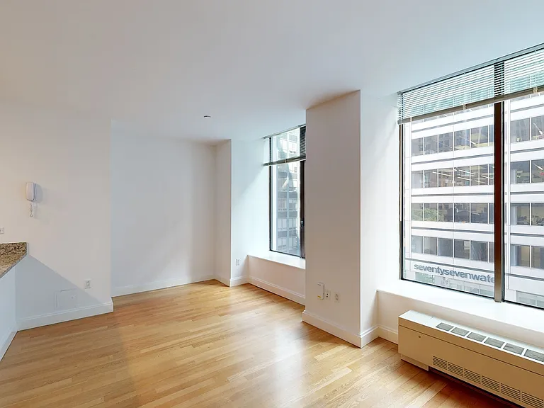 10 Hanover Square — Photo 134